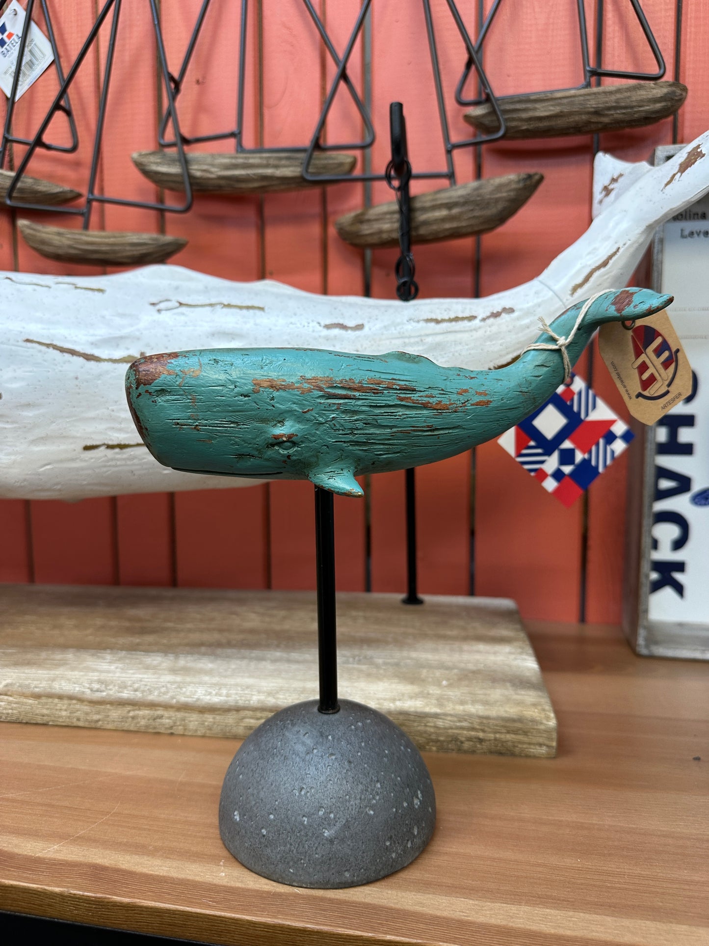 Baleine en résine sur socle