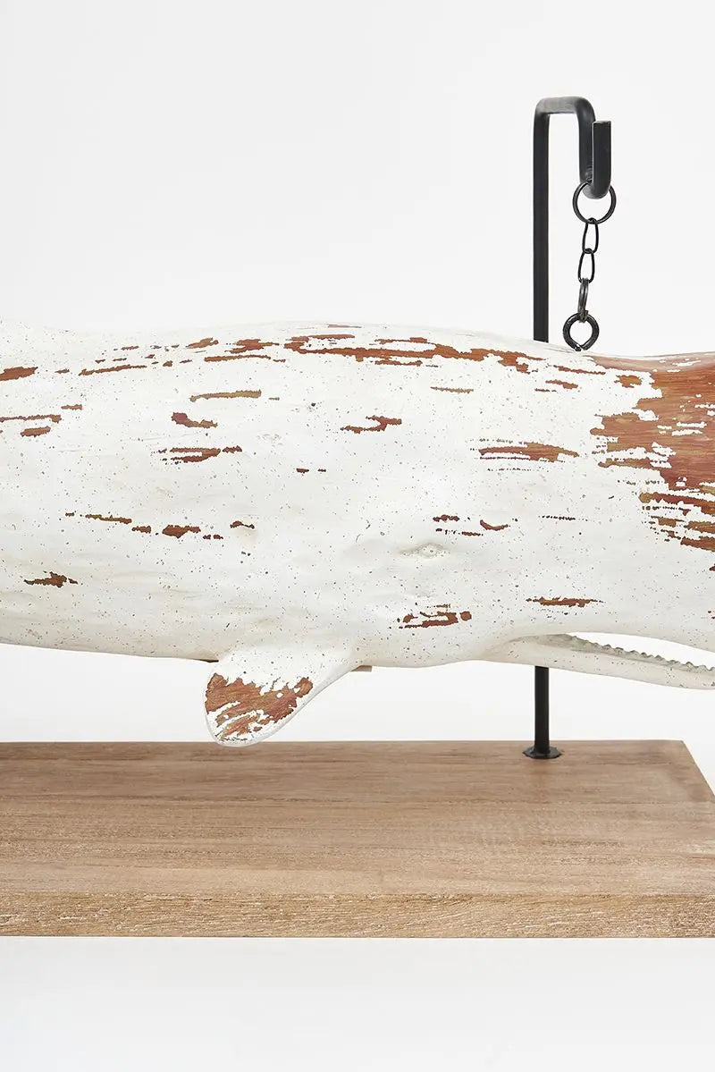 Grande baleine sur socle en bois