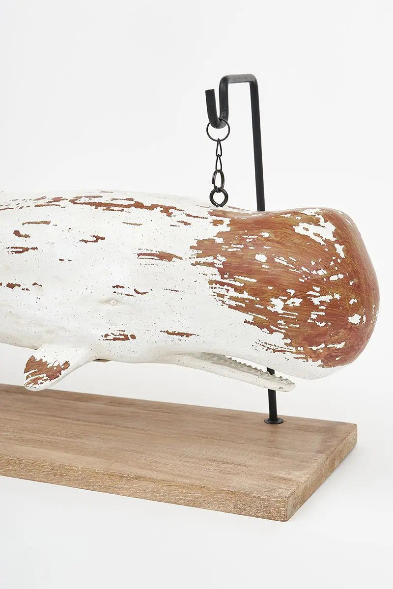 Grande baleine sur socle en bois